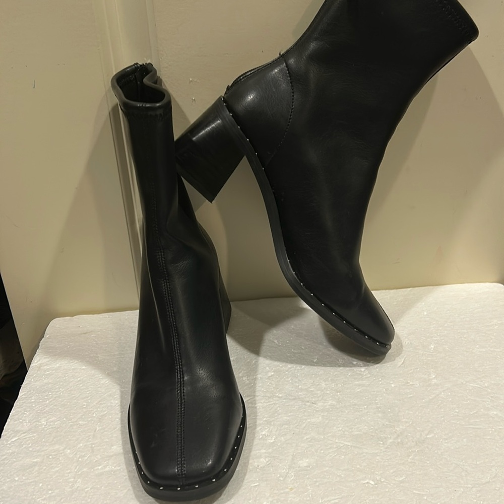 NWT Open Edit slant Block Heel embellish upper sole/zip ankle Boots size 6 black